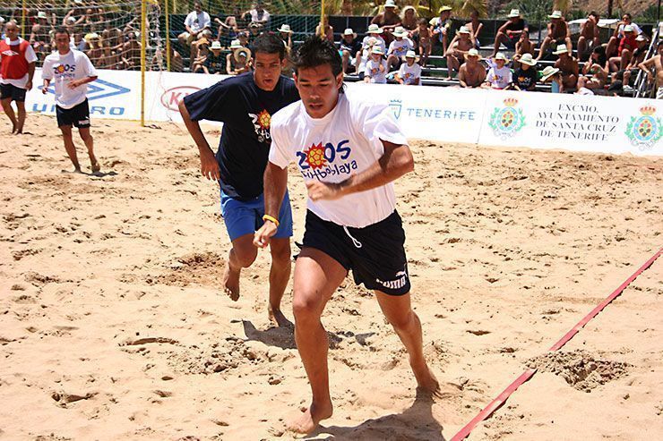 Jugando al fútbolplaya